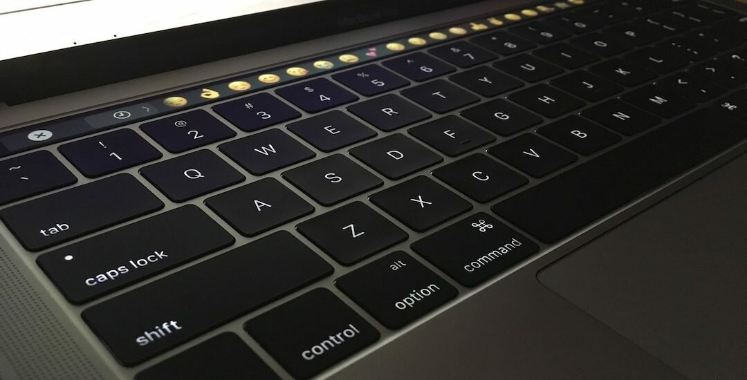 MacBook Pro Touch Bar @ PixaBay (Alex Bor)